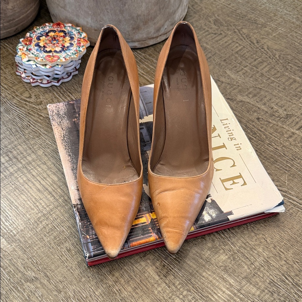 Gucci Tan Leather Pointed-Toe Pumps - Picture 8 of 9